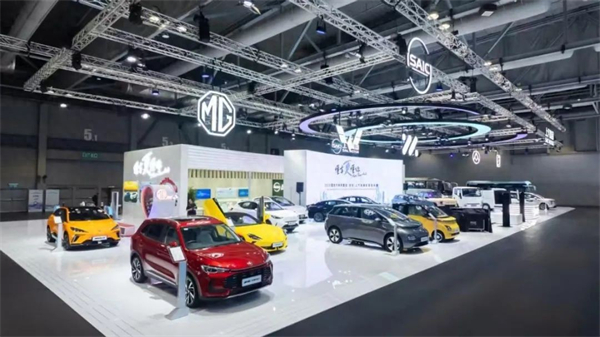 上汽用半年时间，展现出中国汽车“头雁”的变革伟力