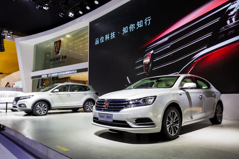 全新荣威950、荣威e950定义“高级轿车” 成都车展亮相售价16.88万起 互联网汽车上市一周年 系统升级带来颠覆式进化