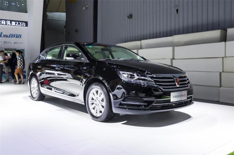 全新荣威950、荣威e950定义“高级轿车” 成都车展亮相售价16.88万起 互联网汽车上市一周年 系统升级带来颠覆式进化