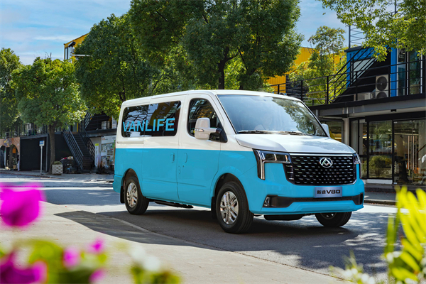 跑得猛、花得少、养得省、全场景！“全场景高价值轻客”上汽大通新途V80 9AT荣耀上市，全面高人一档